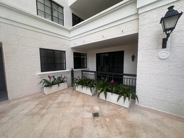 a view of a livingroom with a ceiling fan window and a ceiling fan