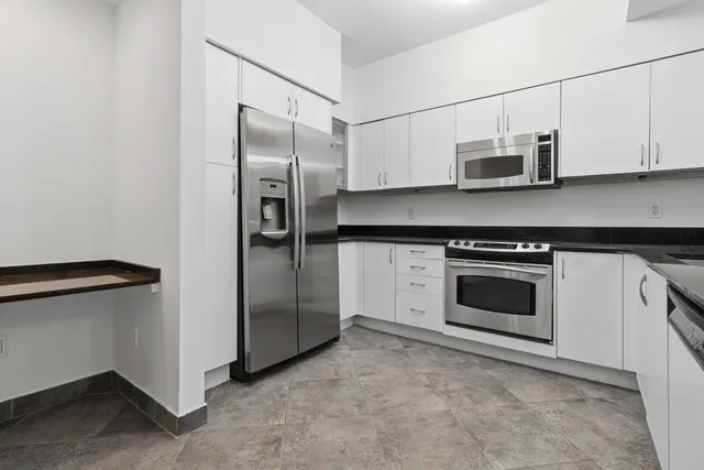 $4,100 | 233 South Federal Highway, Unit 208, Boca Raton, FL 33432