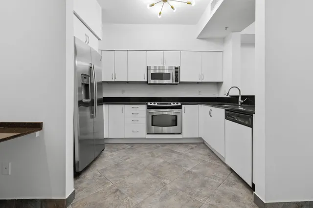 $4,100 | 233 South Federal Highway, Unit 208, Boca Raton, FL 33432