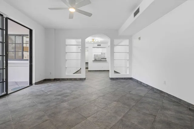 $4,100 | 233 South Federal Highway, Unit 208, Boca Raton, FL 33432