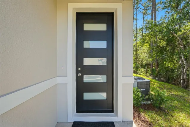 a view of an entryway of the house
