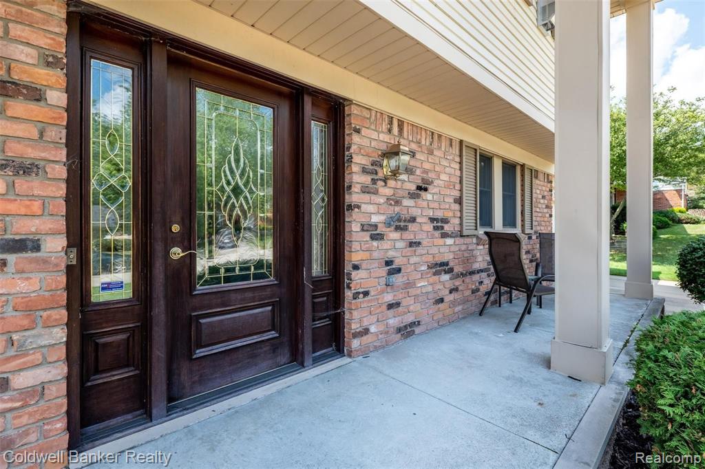 33669 York Ridge Street Farmington Hills, MI 48331 - Photo 3 of 46