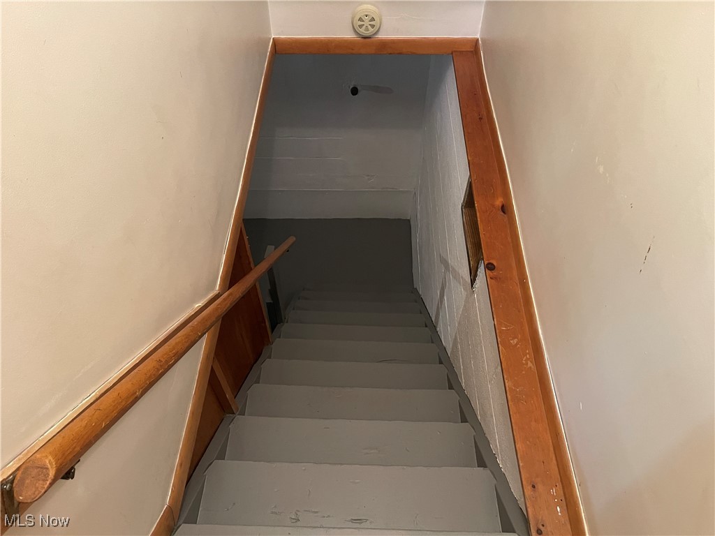 900 Ryan Road Medina, OH 44256 - Photo 37 of 40 View of stairway