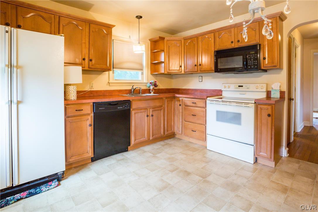 173 Cherry Hill Road Nazareth, PA 18064 - Photo 2 of 19 Gallery Image 2