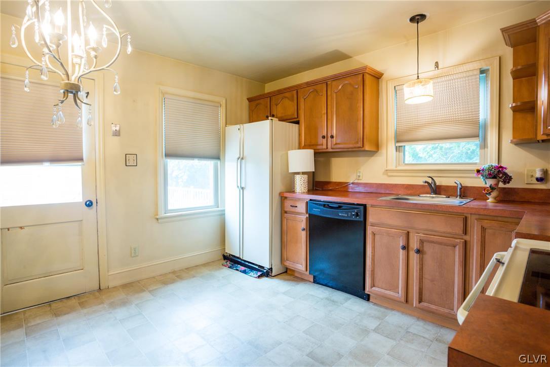 173 Cherry Hill Road Nazareth, PA 18064 - Photo 3 of 19 Gallery Image 3