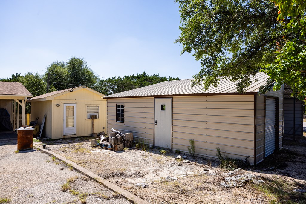 215 Robertson Road Kerrville, TX 78028 - Photo 30 of 33 Gallery Image 30