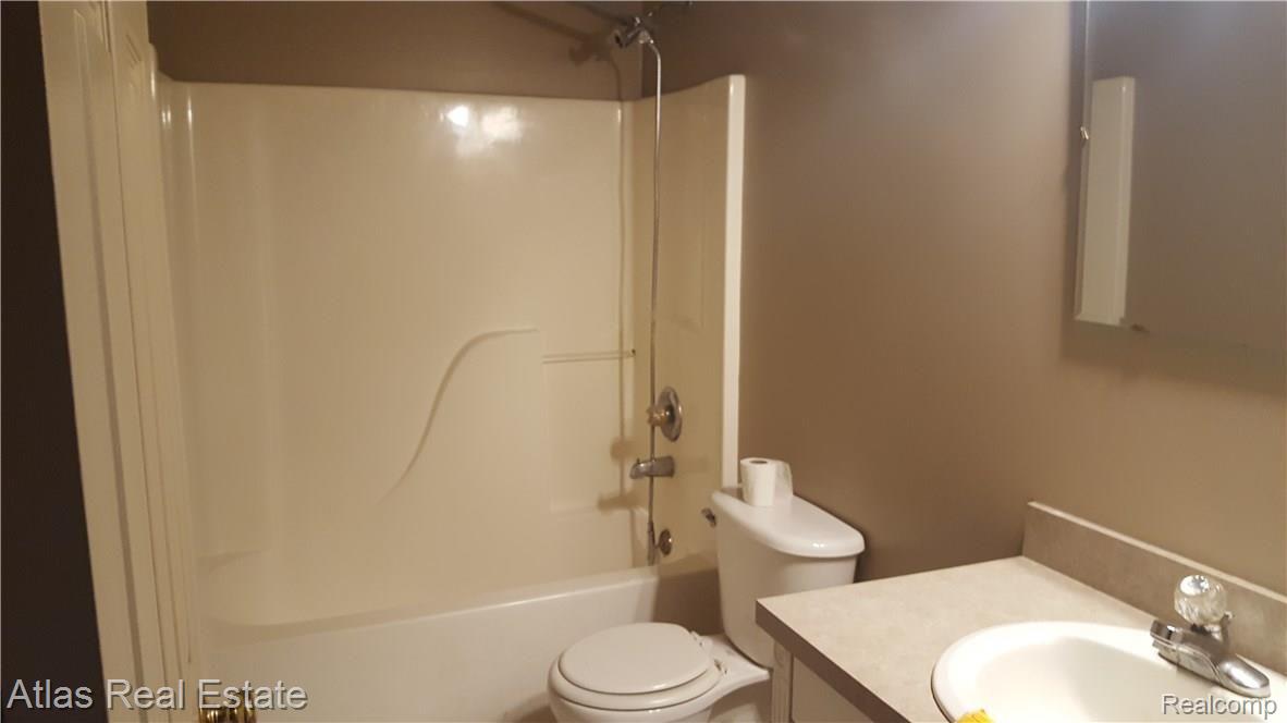 10099 Clark Road Davison, MI 48423 - Photo 6 of 10 20171125_104926.jpg
