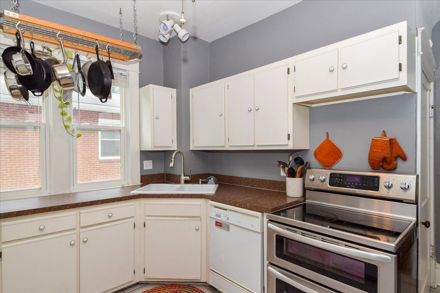 2718 Tillett Road Southwest Roanoke, VA 24015 - Photo 8 of 28 09-2718 Tillett-9