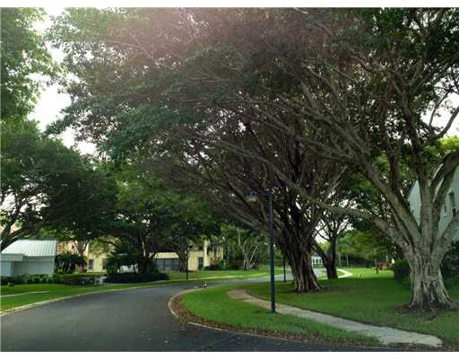 6093 Old Court Road, Unit 2410 Boca Raton, FL 33433 - Photo 7 of 13 Exterior Front