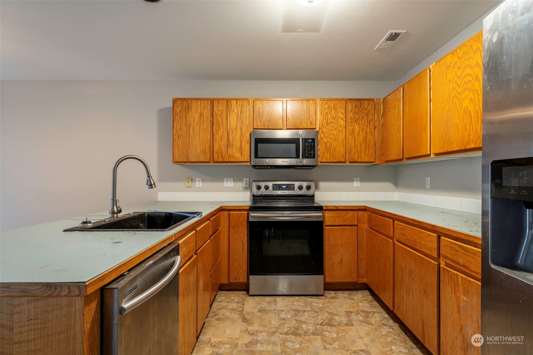 1537 West 24th Loop Kennewick, WA 99337 - Photo 2 of 20 Gallery Image 2