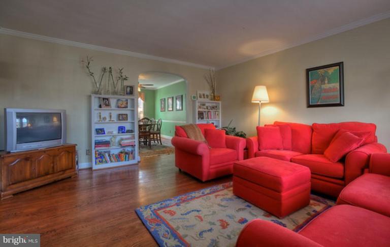 171 Stanmore Road Baltimore, MD 21212 - Photo 4 of 22 Living Room #2