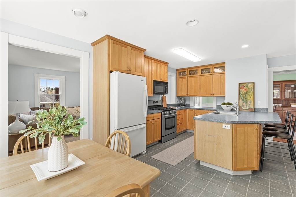21 Howe Street Wellesley, MA 02482 - Photo 15 of 35