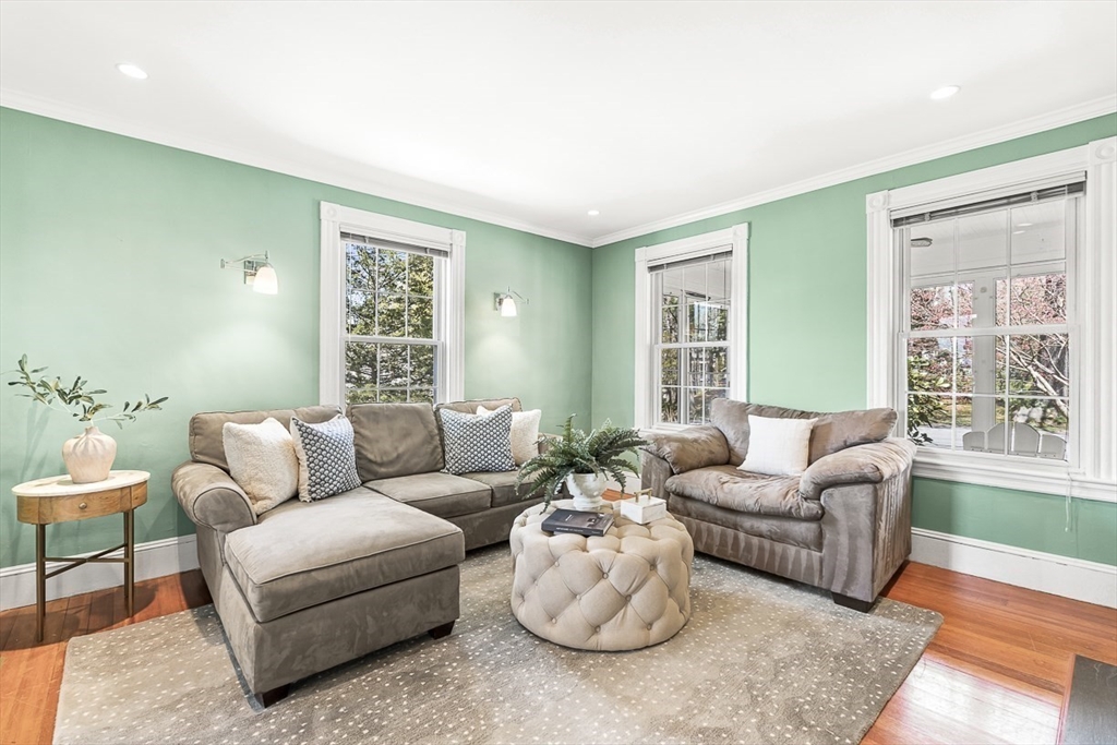 21 Howe Street Wellesley, MA 02482 - Photo 7 of 35