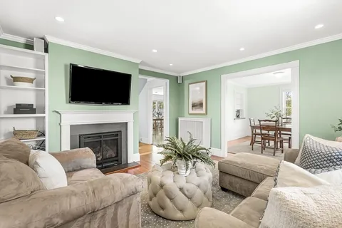 $1,599,000 | 21 Howe Street, Wellesley, MA 02482