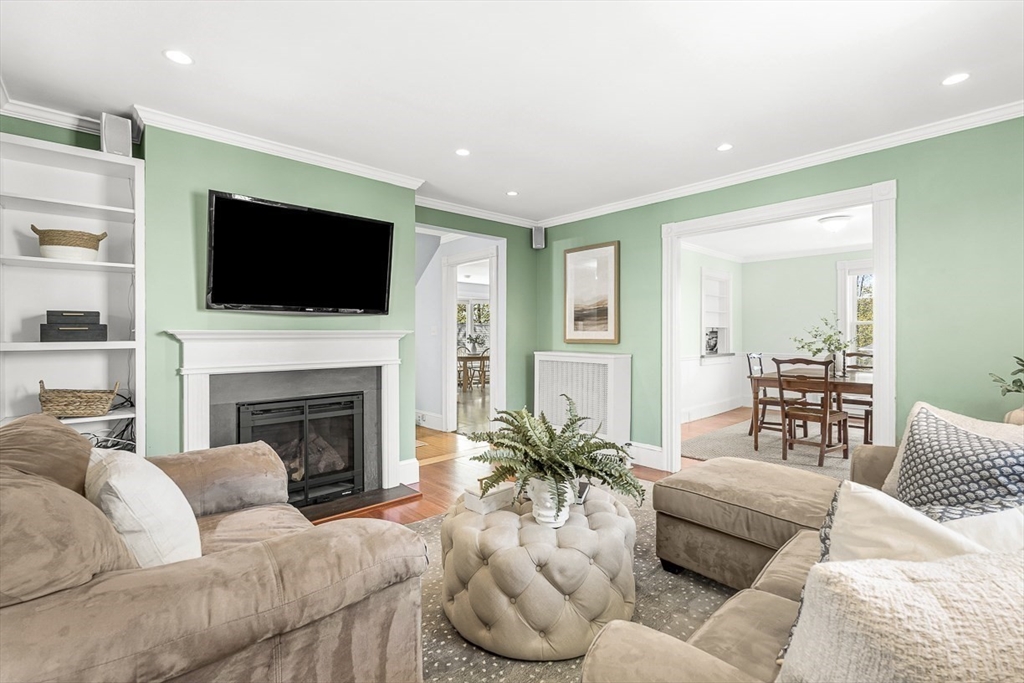 21 Howe Street Wellesley, MA 02482 - Photo 8 of 35