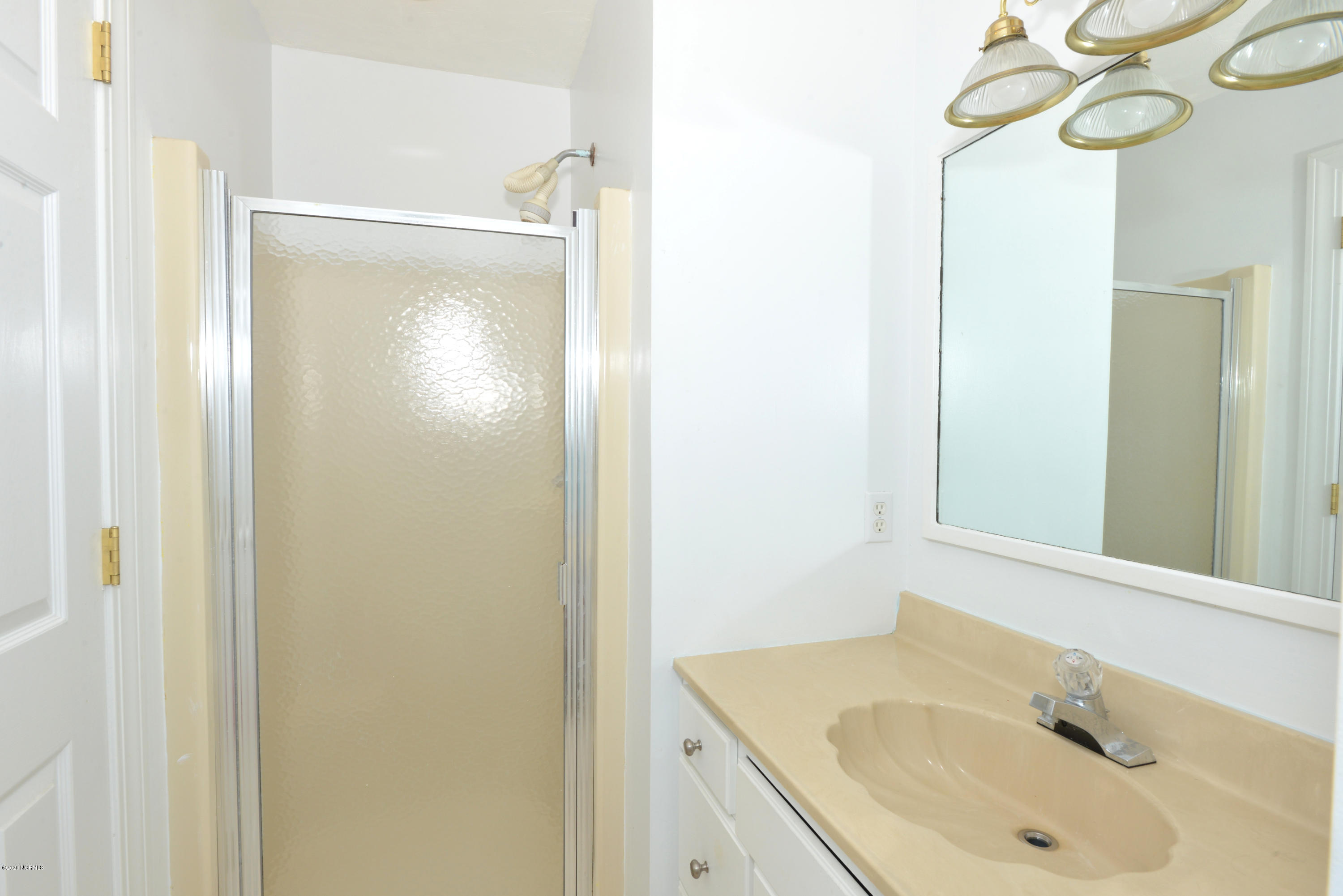 3110 Seth West Road Kinston, NC 28501 - Photo 15 of 27 06_mbath_8972