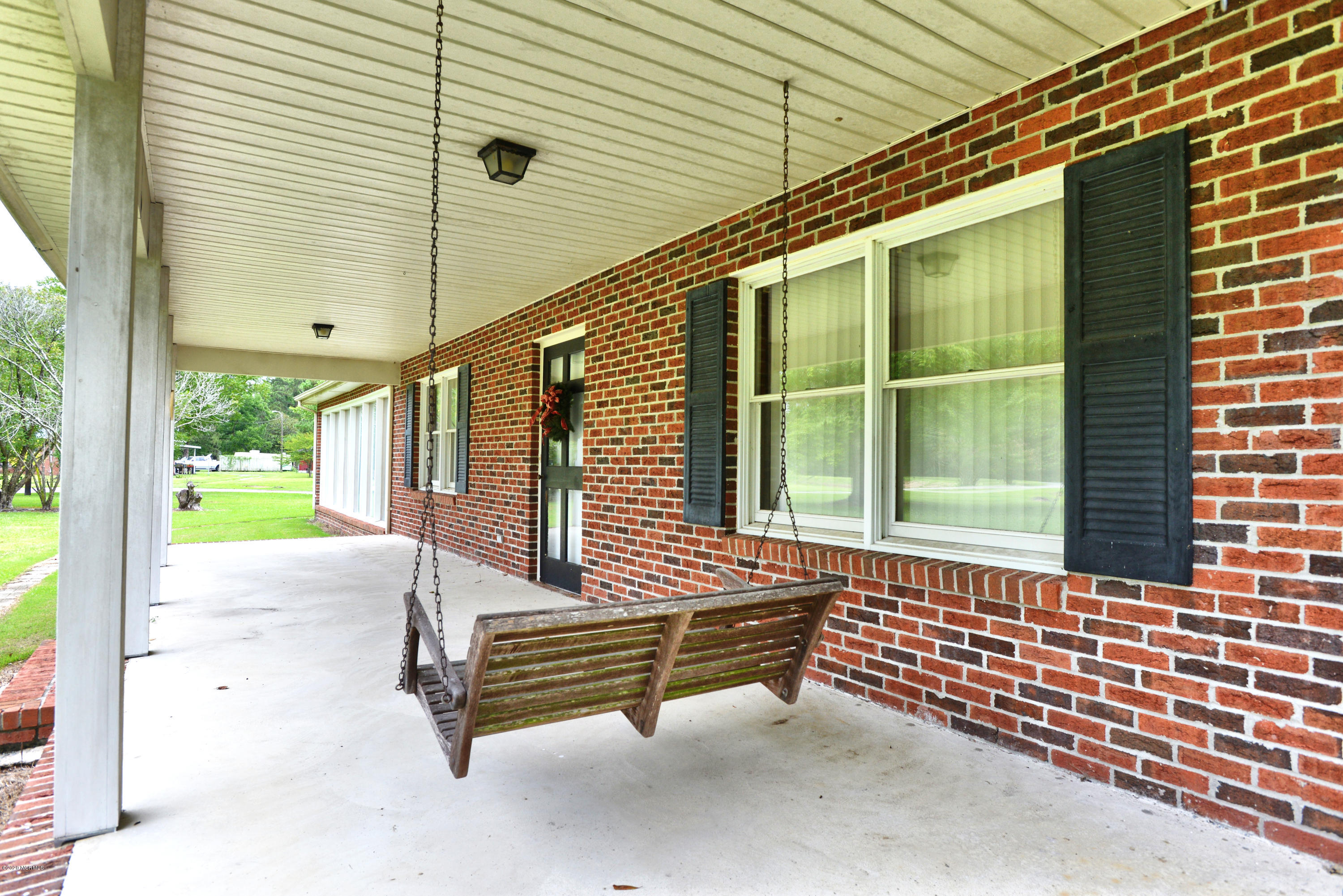 01_porch_8987