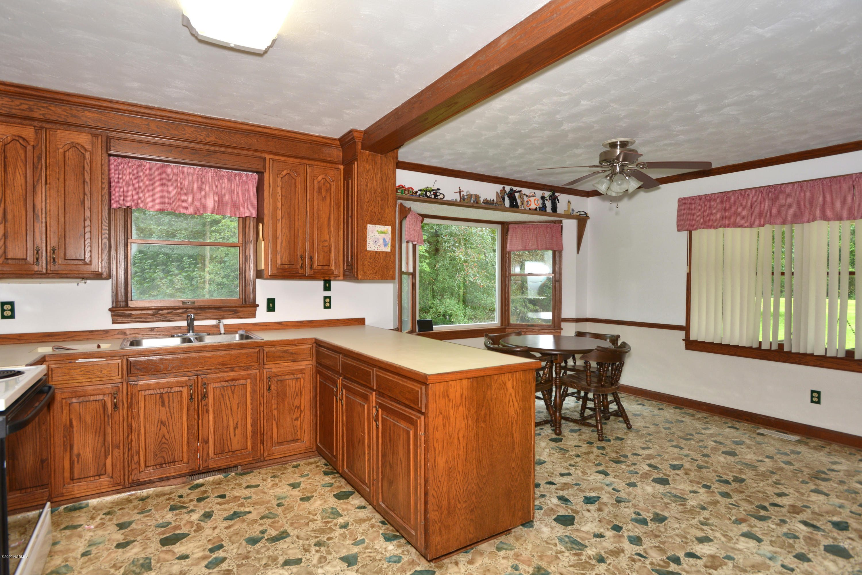 3110 Seth West Road Kinston, NC 28501 - Photo 9 of 27 03_kitchen_8932