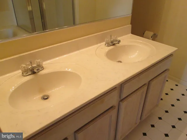 $2,550 | 2004 Travis Point Court, Odenton, MD 21113