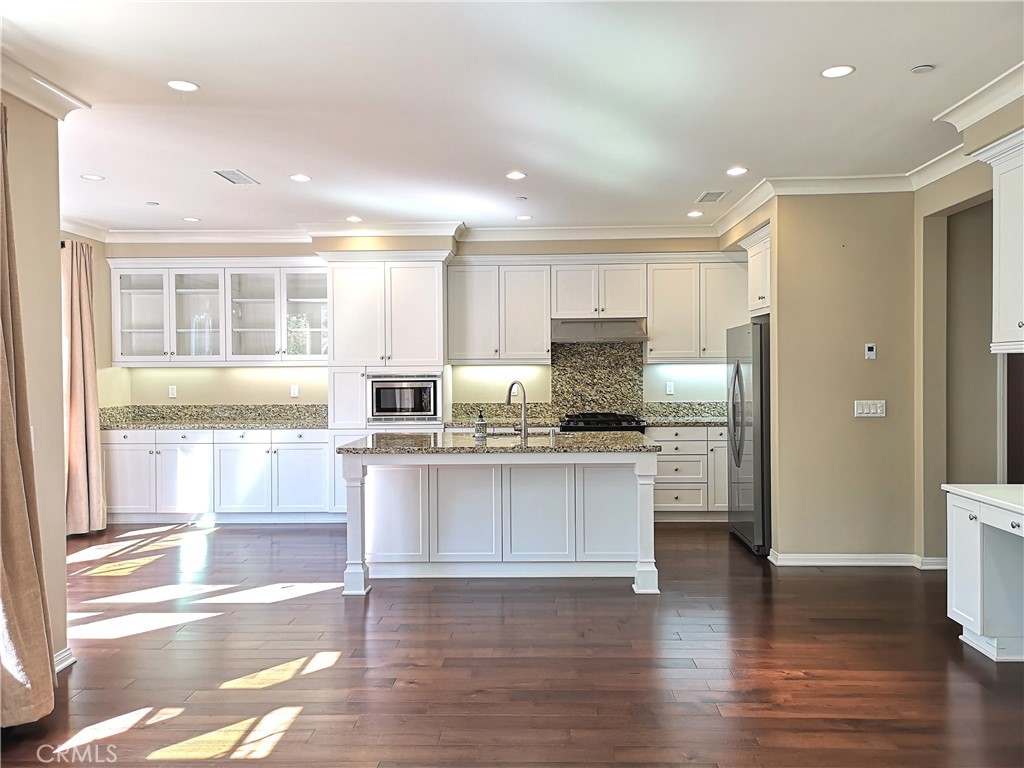 106 Pendant Irvine, CA 92620 - Photo 2 of 19