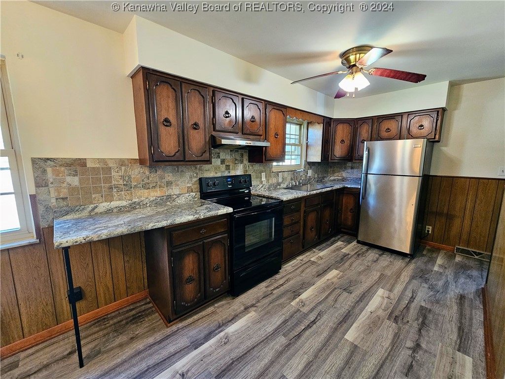 10249 Ripley Road Point Pleasant, WV 25550 - Photo 8 of 41 Kitchen with Appliances shown
