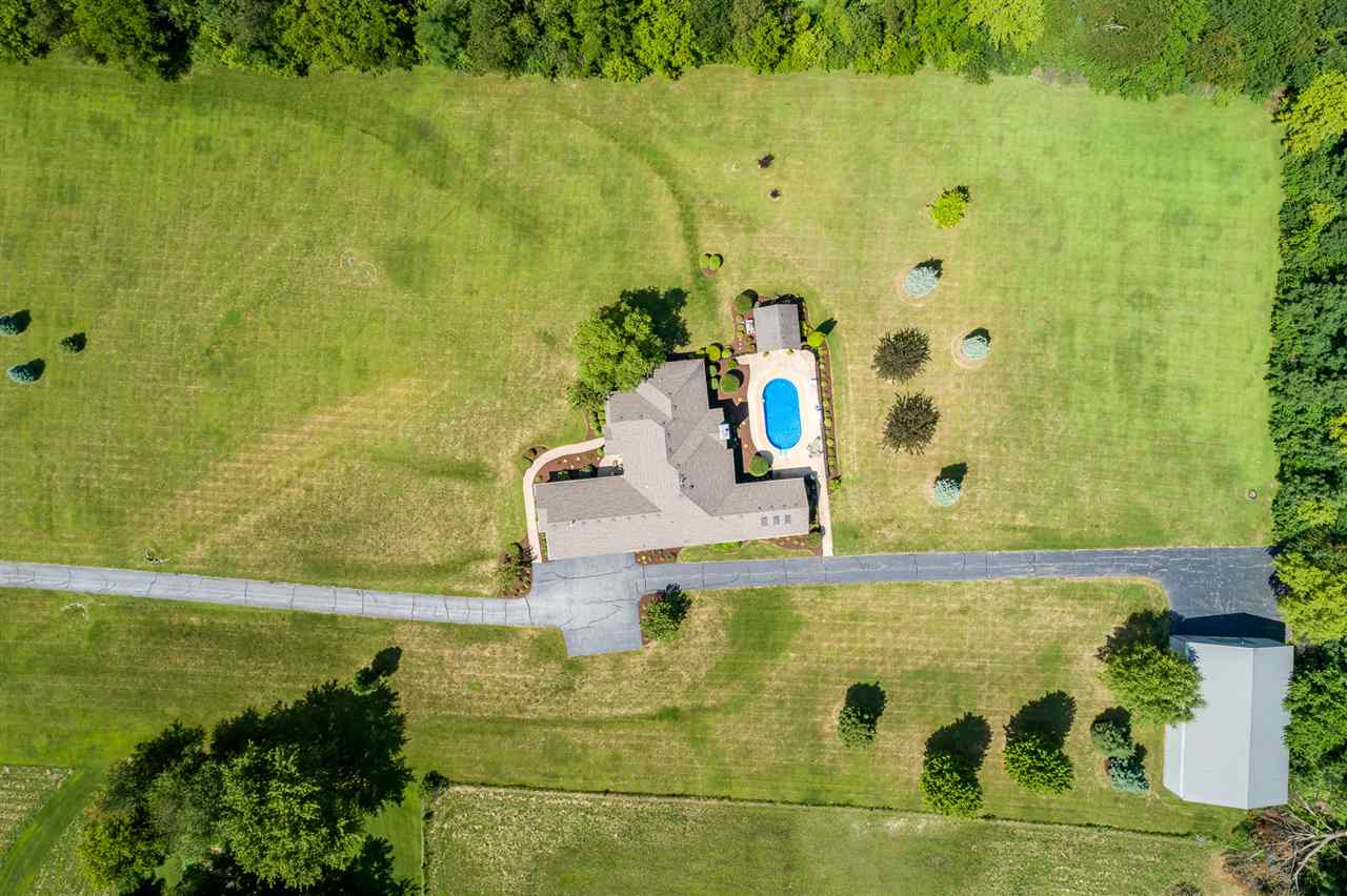 80 North Creek Road Roscoe, IL 61073 - Photo 24 of 25 a view of a swimming pool