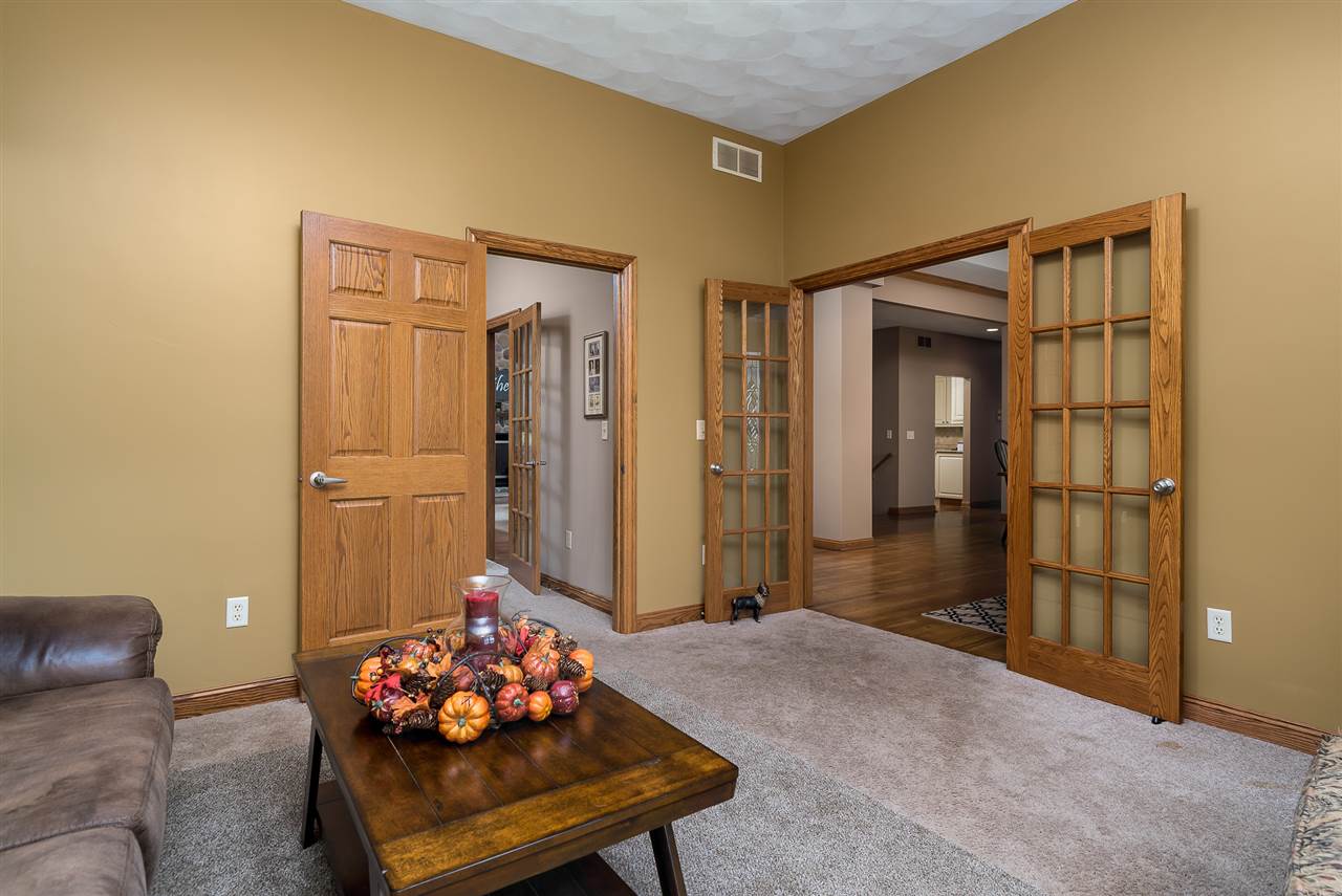 80 North Creek Road Roscoe, IL 61073 - Photo 5 of 25 a living room with furniture
