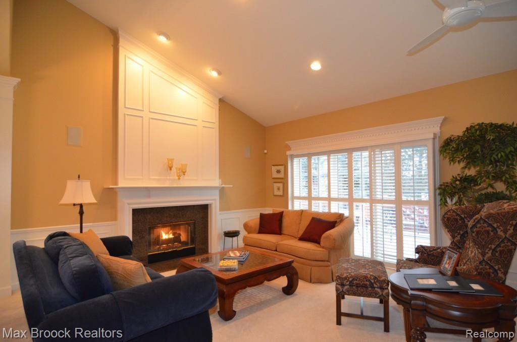 3717 Tremonte Circle Rochester, MI 48306 - Photo 17 of 38 Family room2.jpg