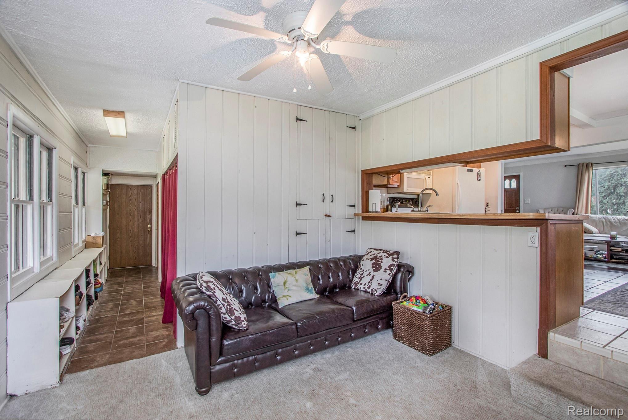 3311 Bendelow Road Rochester, MI 48307 - Photo 7 of 23 7 Family Room.jpg