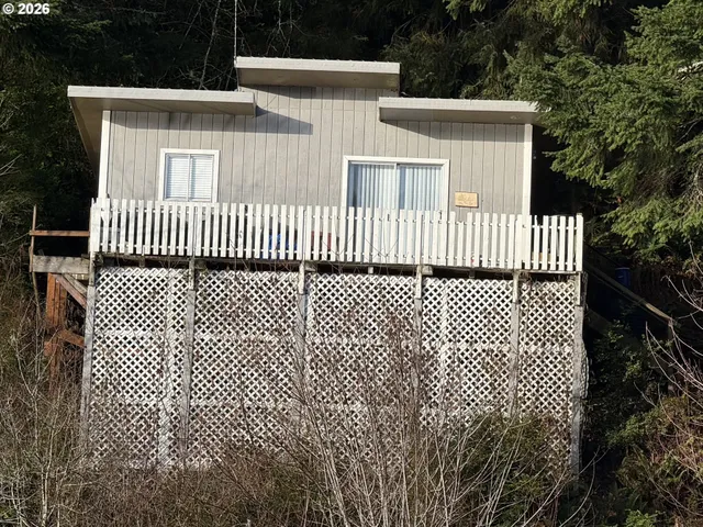 $225,000 | 2637 South Tenmile, Lakeside, OR 97449