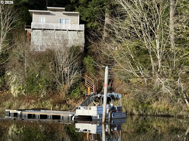 $225,000 | 2637 South Tenmile, Lakeside, OR 97449