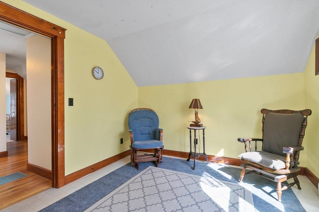 719 Piper Road West Springfield, MA 01089 - Photo 4 of 39