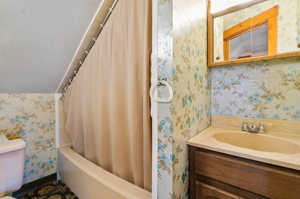 719 Piper Road West Springfield, MA 01089 - Photo 7 of 39