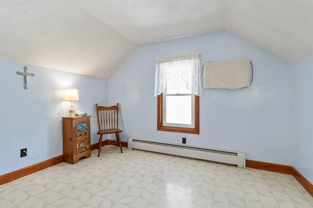 719 Piper Road West Springfield, MA 01089 - Photo 8 of 39
