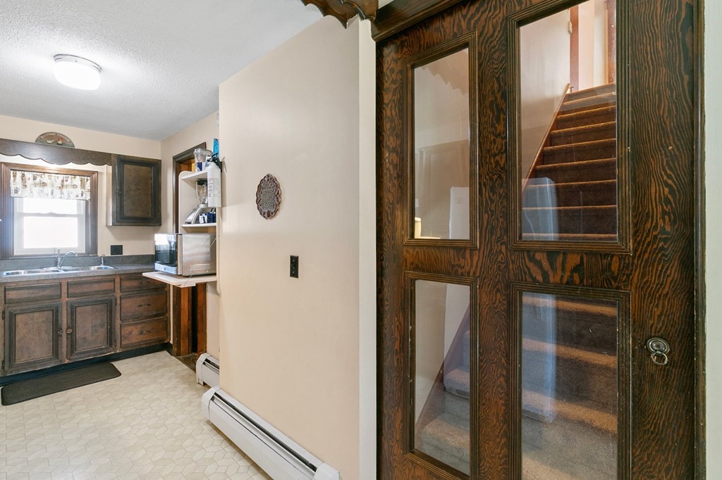 719 Piper Road West Springfield, MA 01089 - Photo 10 of 39