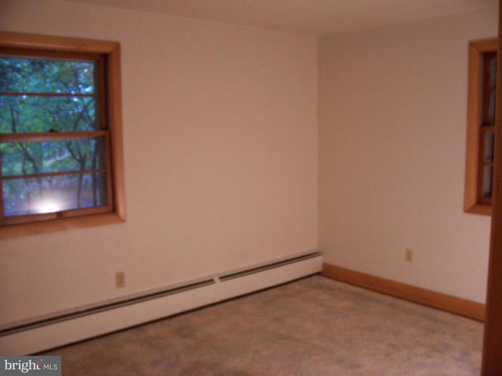 391 Aberdeen Road Elizabethtown, PA 17022 - Photo 9 of 10 Gallery Image 9