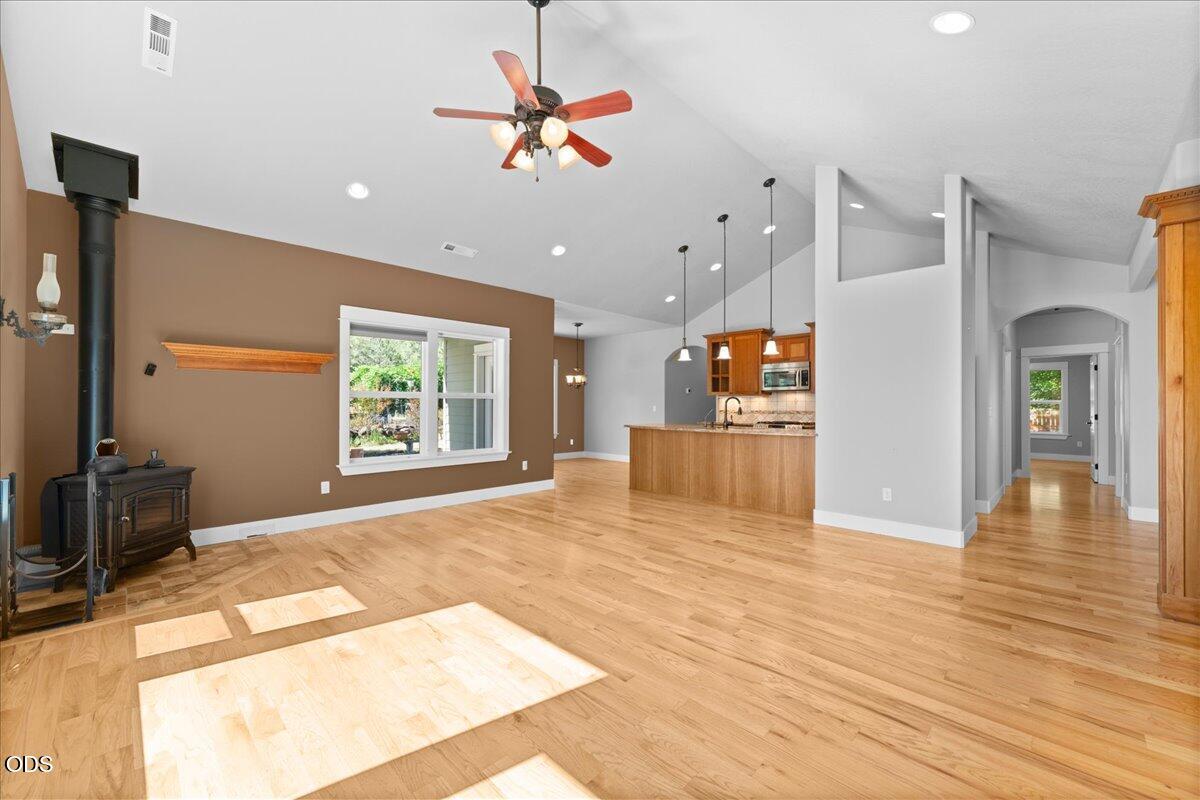 1712 Stevens Road Eagle Point, OR 97524 - Photo 13 of 63
