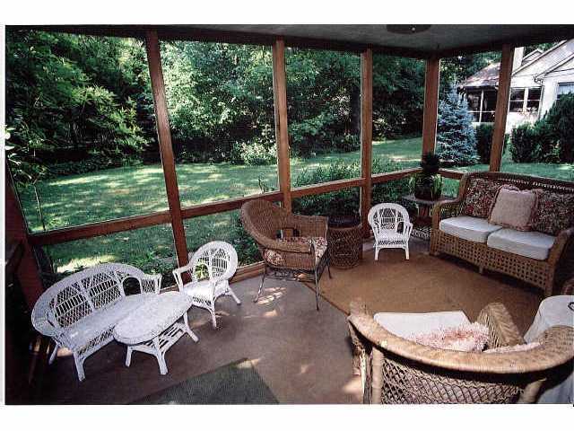 4857 Rustic Bridge Road Columbus, OH 43214 - Photo 4 of 10 Gallery Image 4