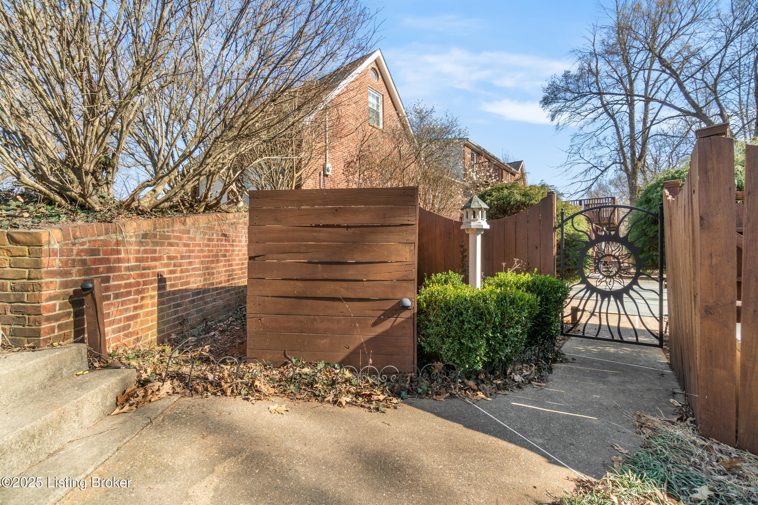 1028 Stone House Ridge Road Bardstown, KY 40004 - Photo 5 of 81 Entry to park yard