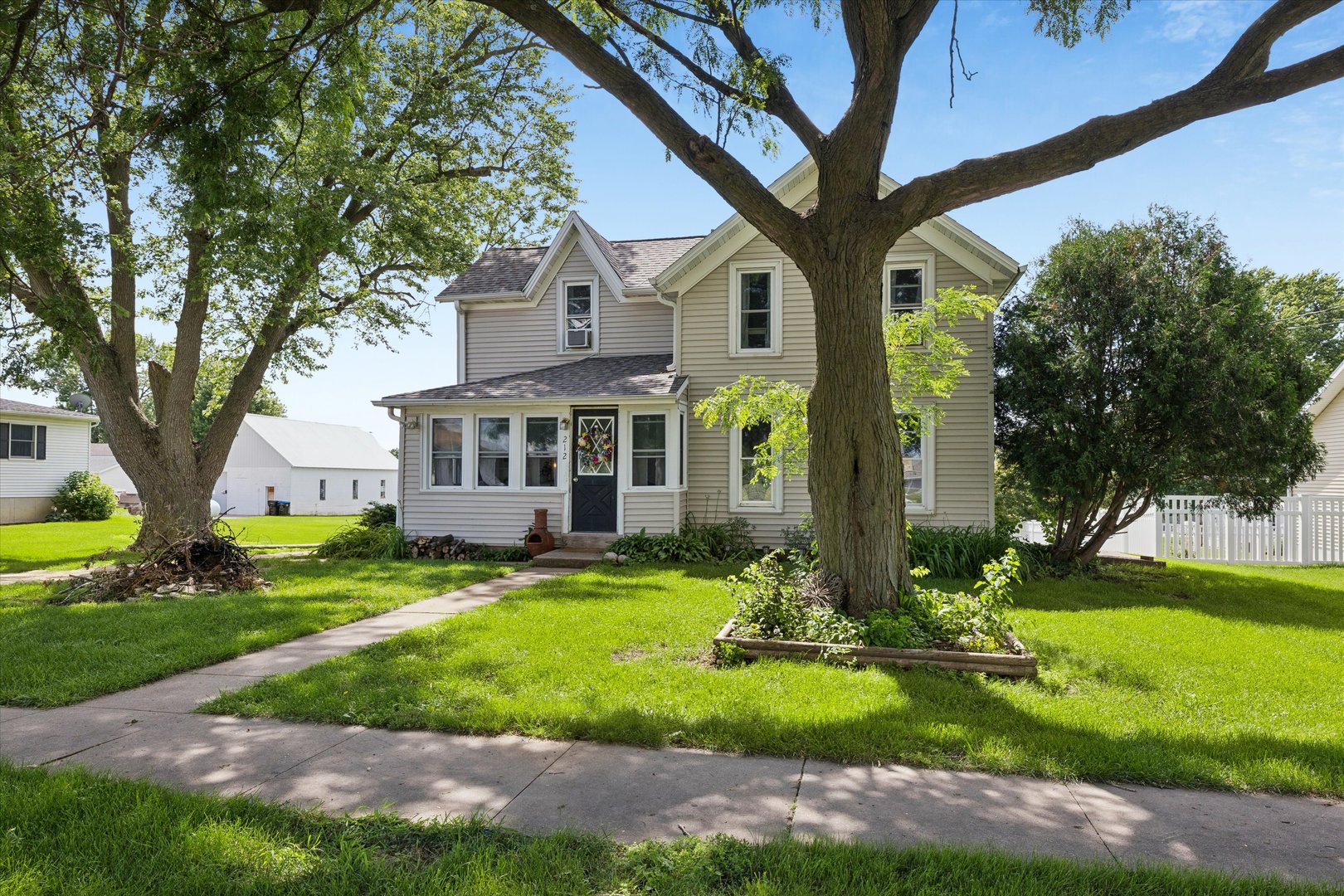 212 Main Street Delmar, IA 52037 - Photo 2 of 31