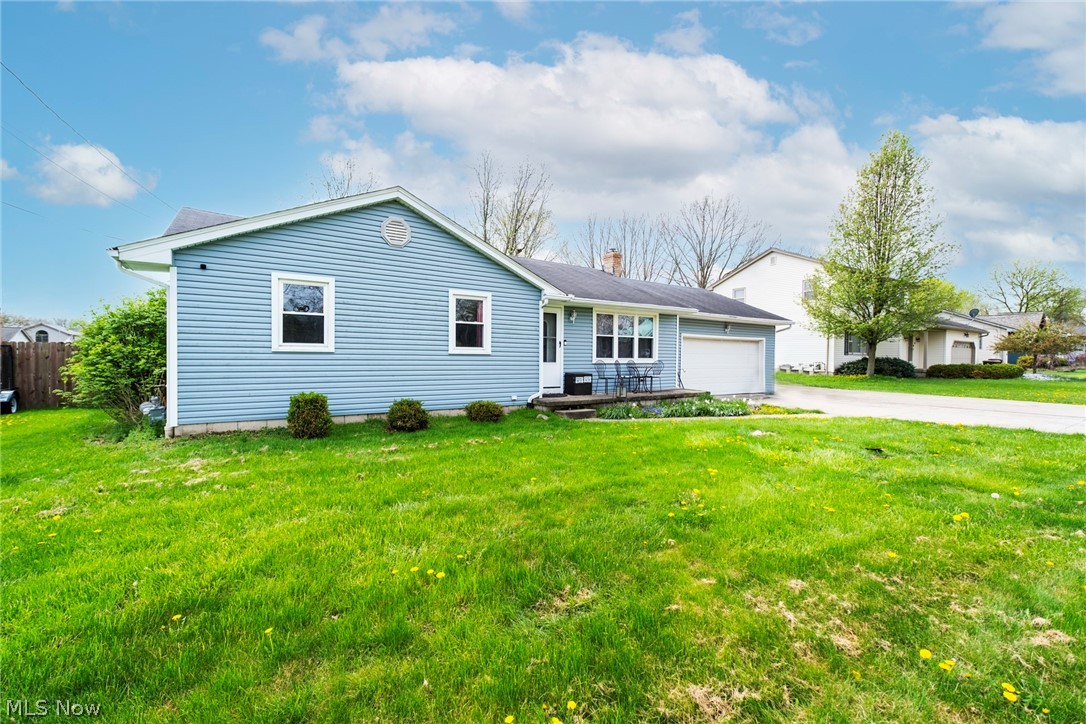 1267 Shields Road Youngstown, OH 44511 - Photo 3 of 32