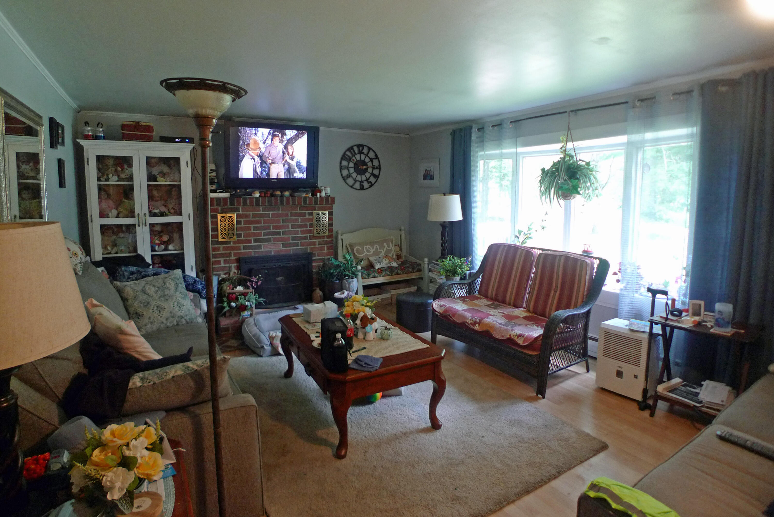 25 Kelley Road Pittston, ME 04345 - Photo 2 of 7 living room