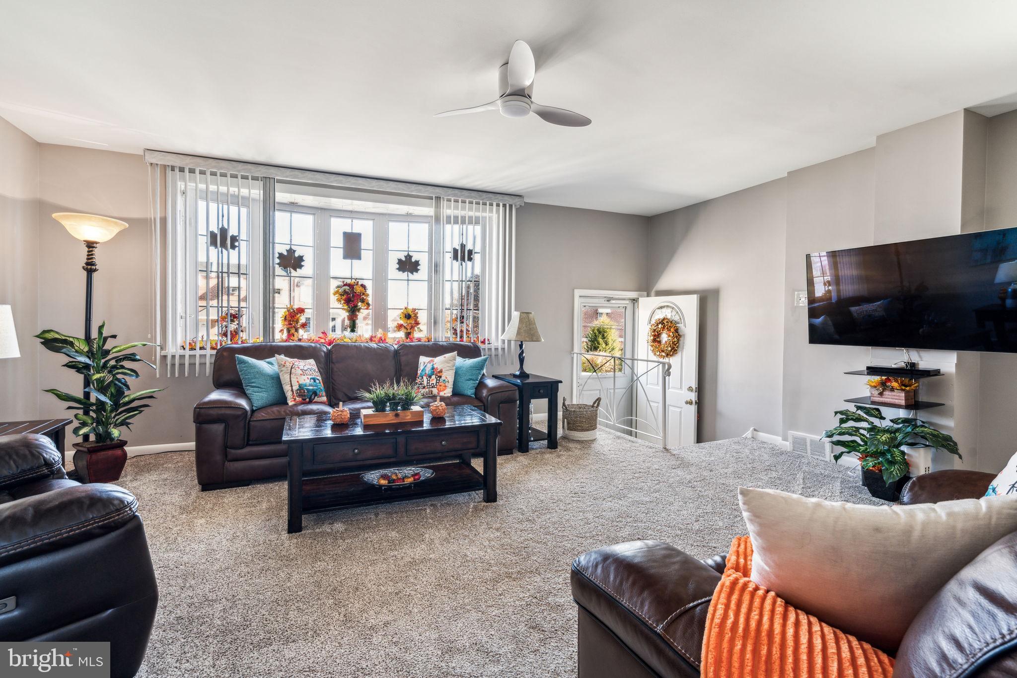 11811 Brandon Road Philadelphia, PA 19154 - Photo 4 of 38 Gallery Image 4