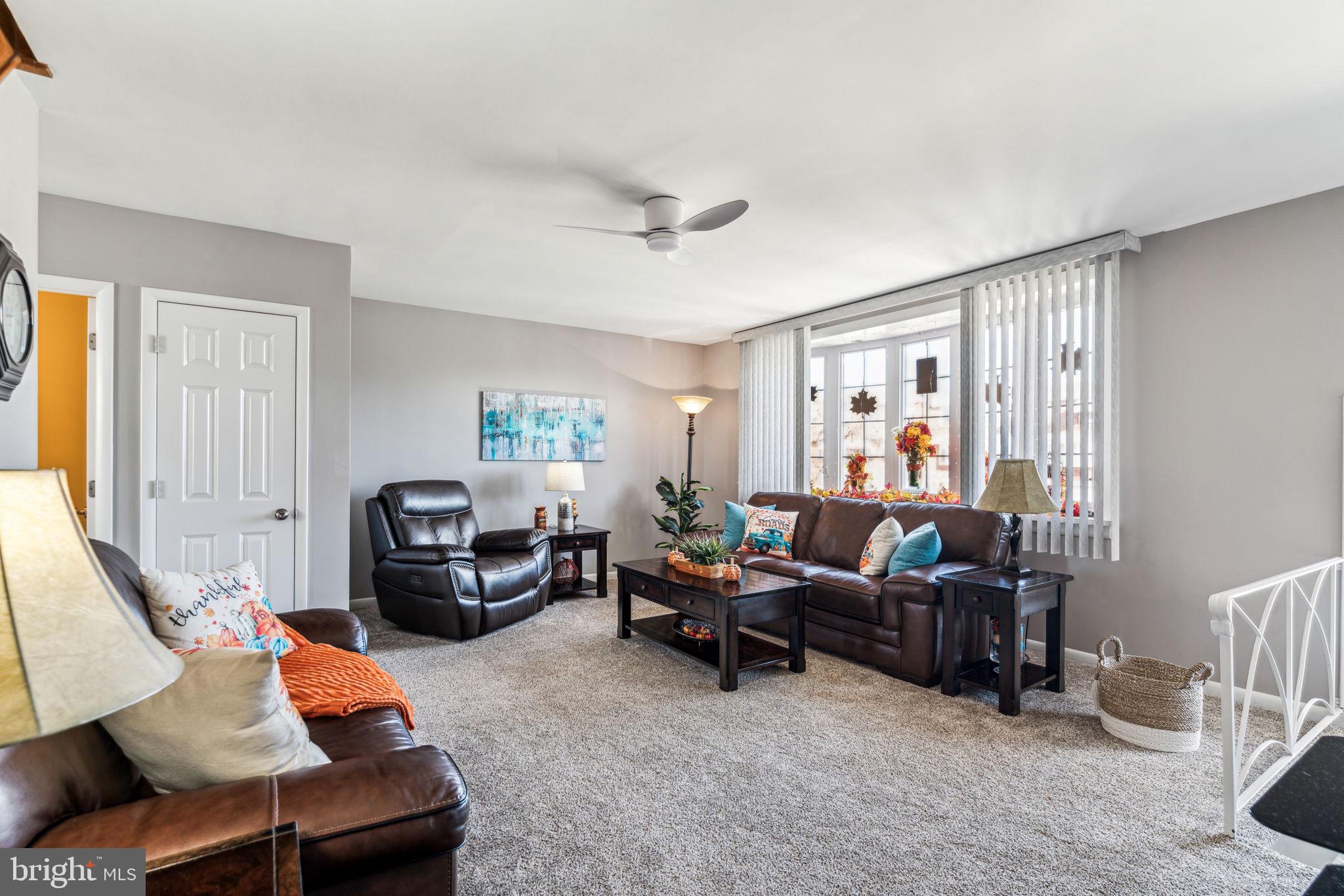 11811 Brandon Road Philadelphia, PA 19154 - Photo 5 of 38 Gallery Image 5
