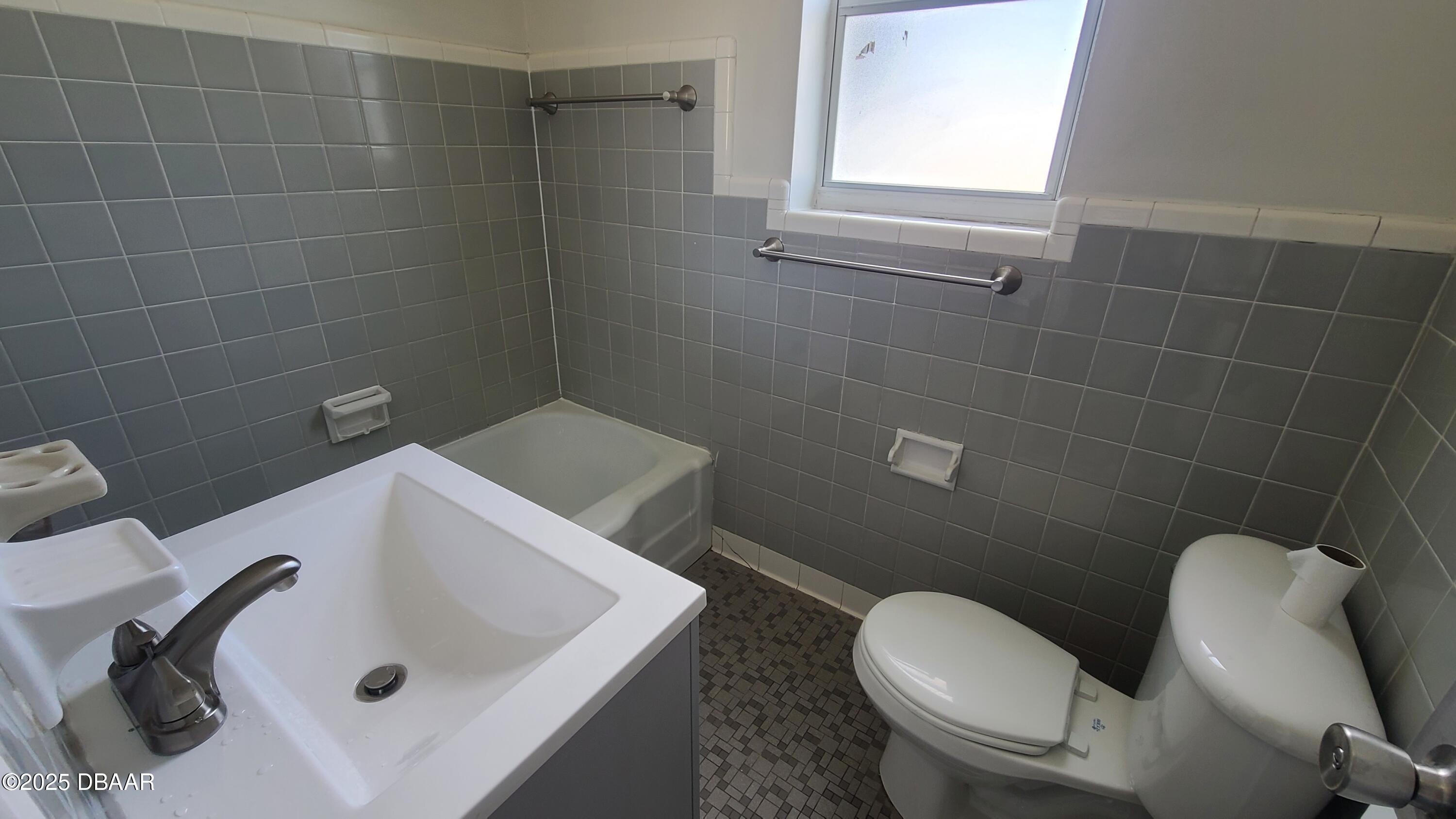 859 Berkshire Road Daytona Beach, FL 32117 - Photo 16 of 16 20250212_142755