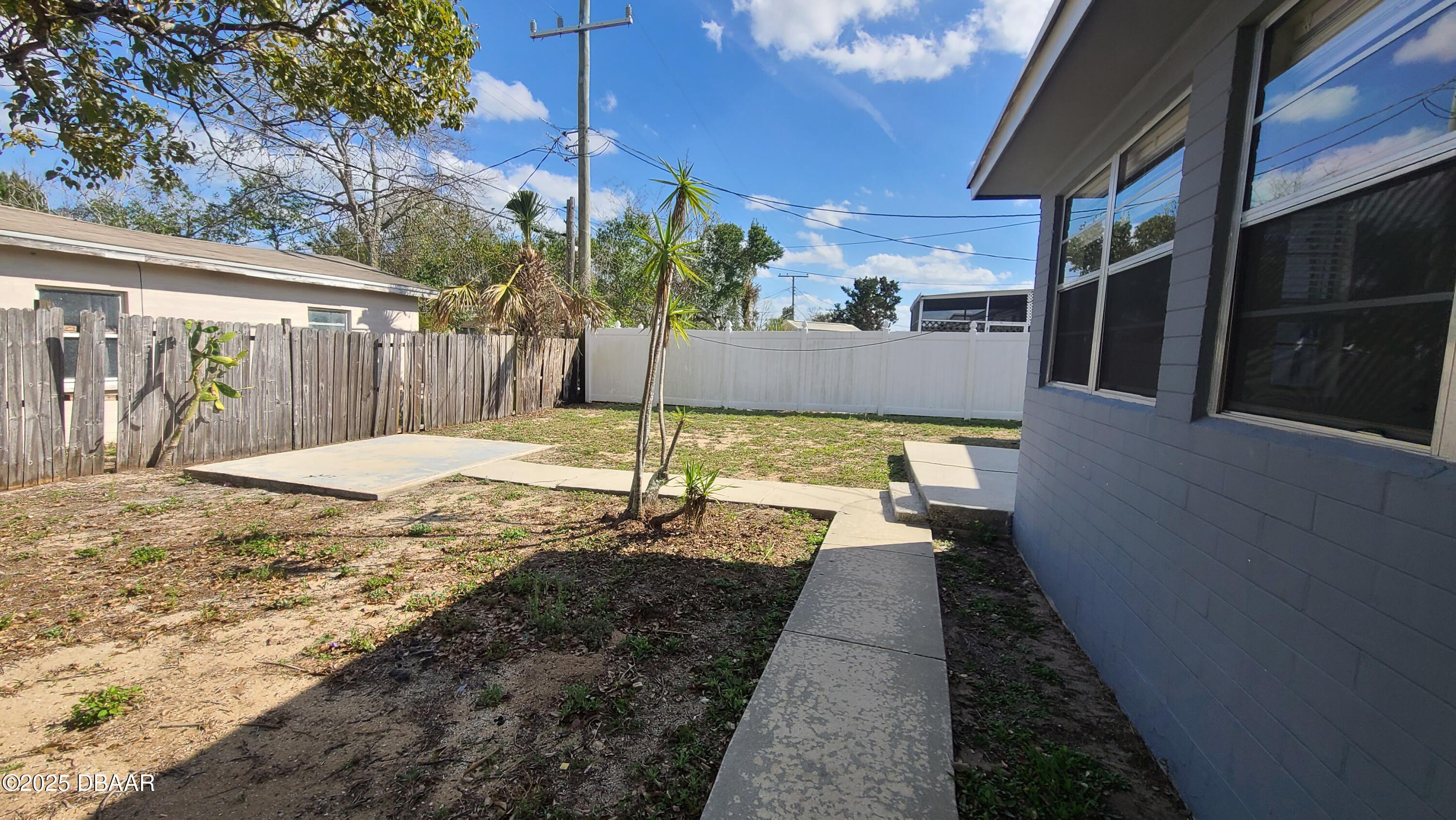 859 Berkshire Road Daytona Beach, FL 32117 - Photo 2 of 16 20250212_141502