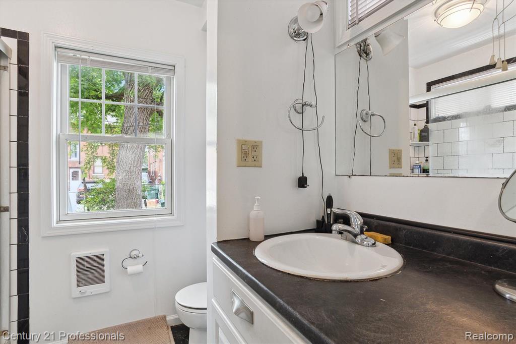 949 Nottingham Road Grosse Pointe Park, MI 48230 - Photo 16 of 56