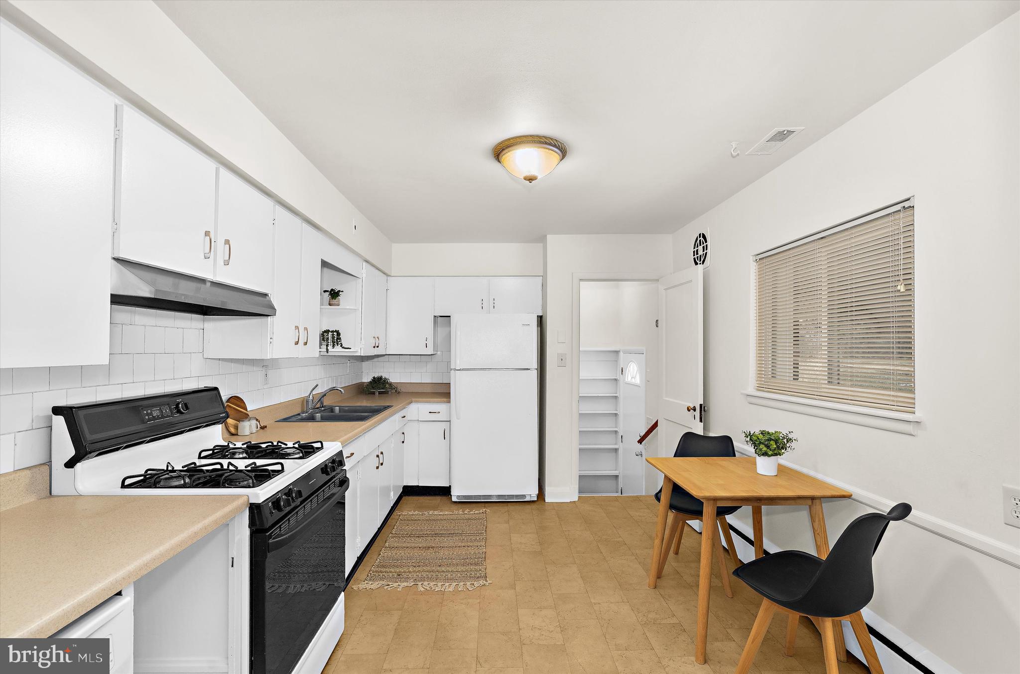 520 Cleveland Road Linthicum Heights, MD 21090 - Photo 4 of 32