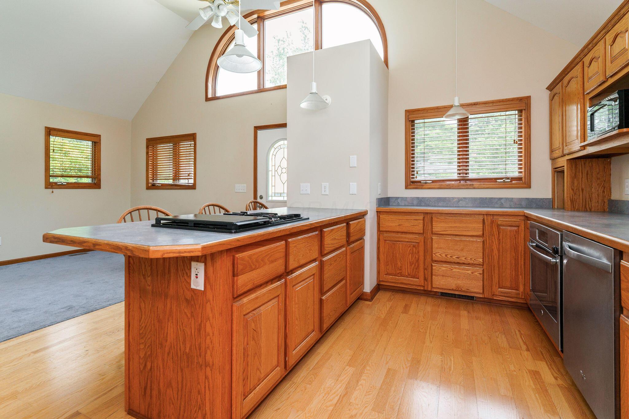 908 Vernon Road Columbus, OH 43209 - Photo 15 of 36 Vaulted