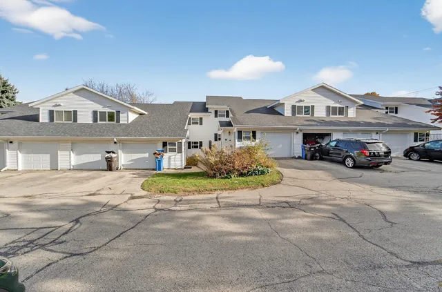 $230,000 | 2954 King James Way, Unit 4, Fitchburg, WI 53719
